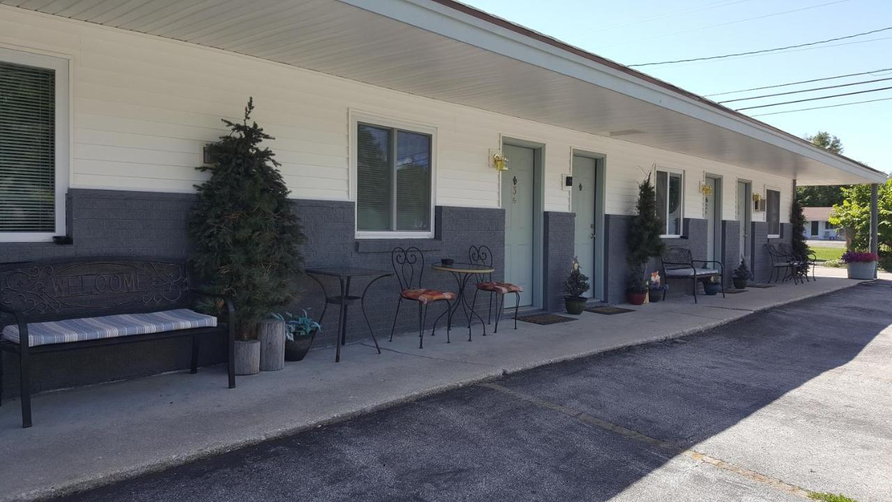 Bear Cove Motel