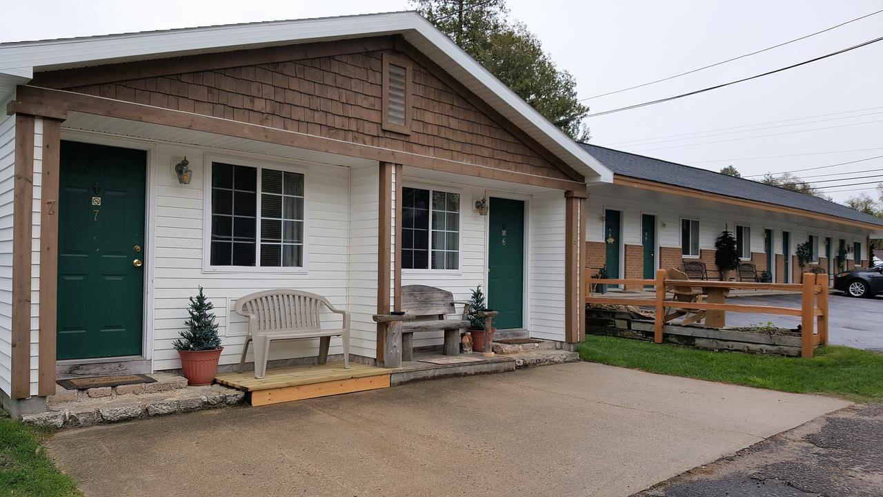 Bear Cove Motel 3*